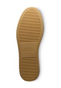 Semelle de chaussure en caoutchouc beige avec des rainures horizontales et verticales pour une meilleure traction. "ALLEN EDMONDS" embossé près du talon. Texture lisse.