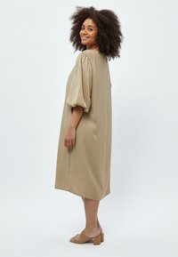 PEPPERCORN Dnevna haljina - ermine brown