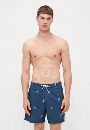 Blaue Badehose mit einem Kordelzugbund, Fischmuster und glatter Textur. Geeignet für Wasseraktivitäten.