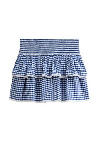 Mini falda de cuadros azul y blanca con volantes en capas, cintura fruncida y detalles decorativos de ribete blanco en los bordes.