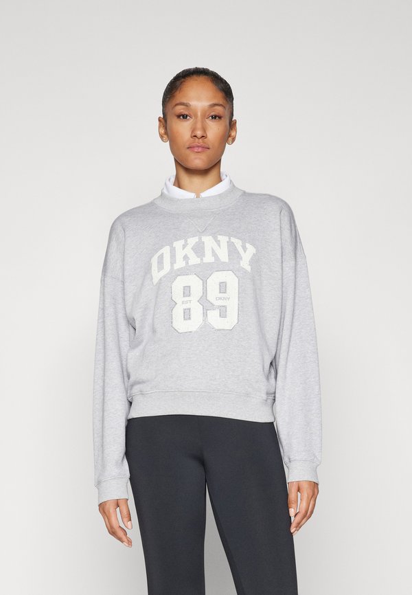 ARCHED DISTRESSED RHINESTONE LOGO CREW NECK PULLOVER - Sweatshirt