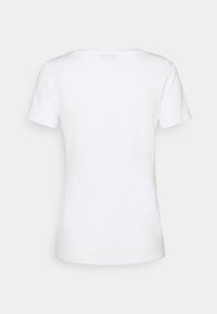 Biała koszulka z krótkim rękawem o okrągłym dekolcie i prostym wzorze. Wykonana z miękkiej bawełny, charakteryzująca się gładką teksturą i brakiem widocznych zdobień.