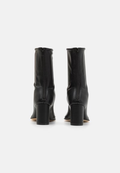 MM6 Maison Margiela BOOT - Botas clássicas de cano curto - black