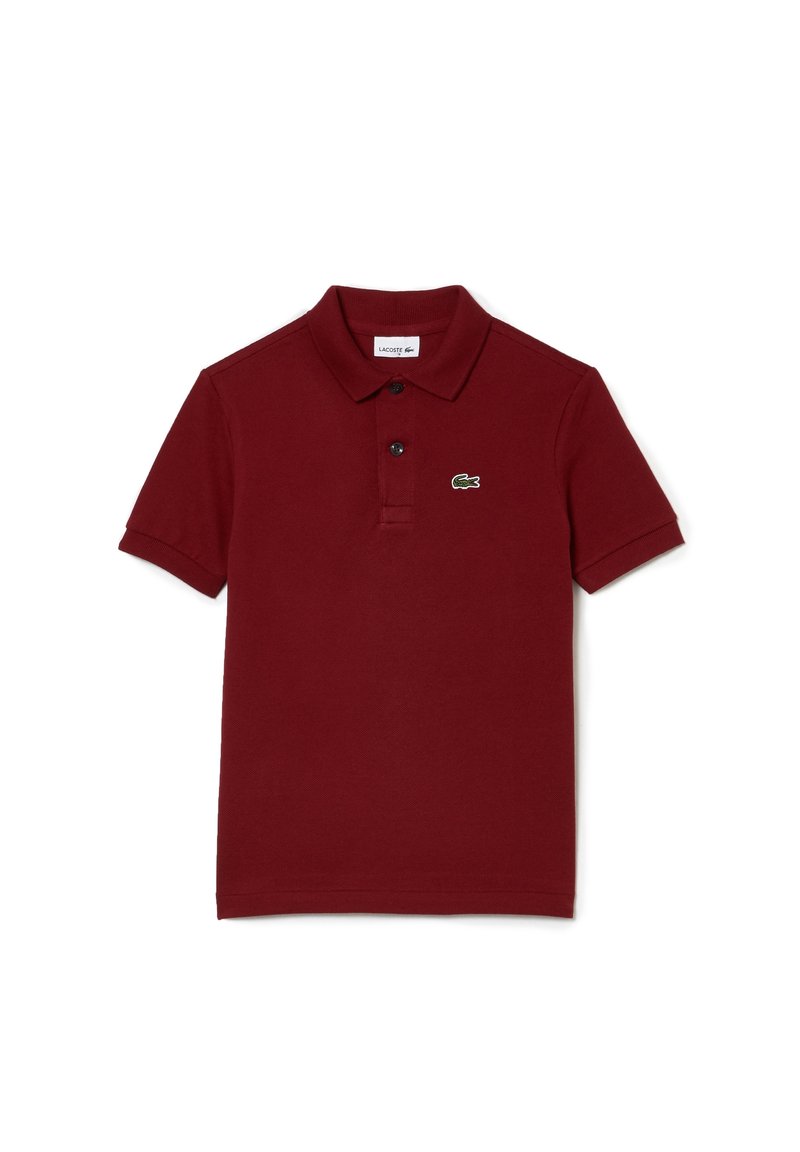 Polo bordeaux à manches courtes avec deux boutons et un petit logo crocodile vert sur la poitrine gauche.