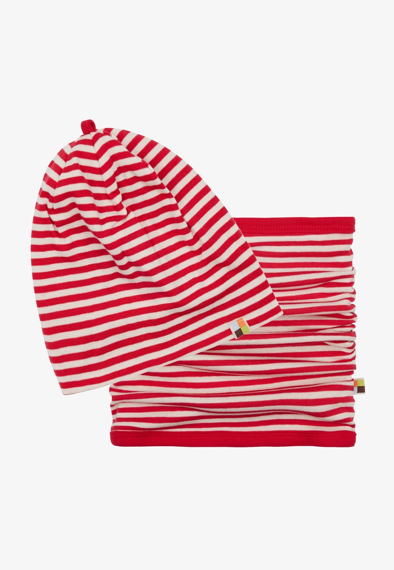 Rood-wit gestreepte beanie met een ronde bovenkant en een bijpassende nekkraag, beide gemaakt van zachte, rekbare stof. Voorzien van dubbele stiksels.