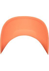 Kere oranž visoor, millel on sile kangapind ja kumer ääreosa. Omab õmblusi ääres ning on ühtlase, ere värv.