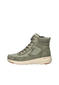 Grijze hoge sneaker met suède en stoffen panelen, veters aan de voorkant, gevoerde kraag en een witte zool met het label "ULTRA GO."