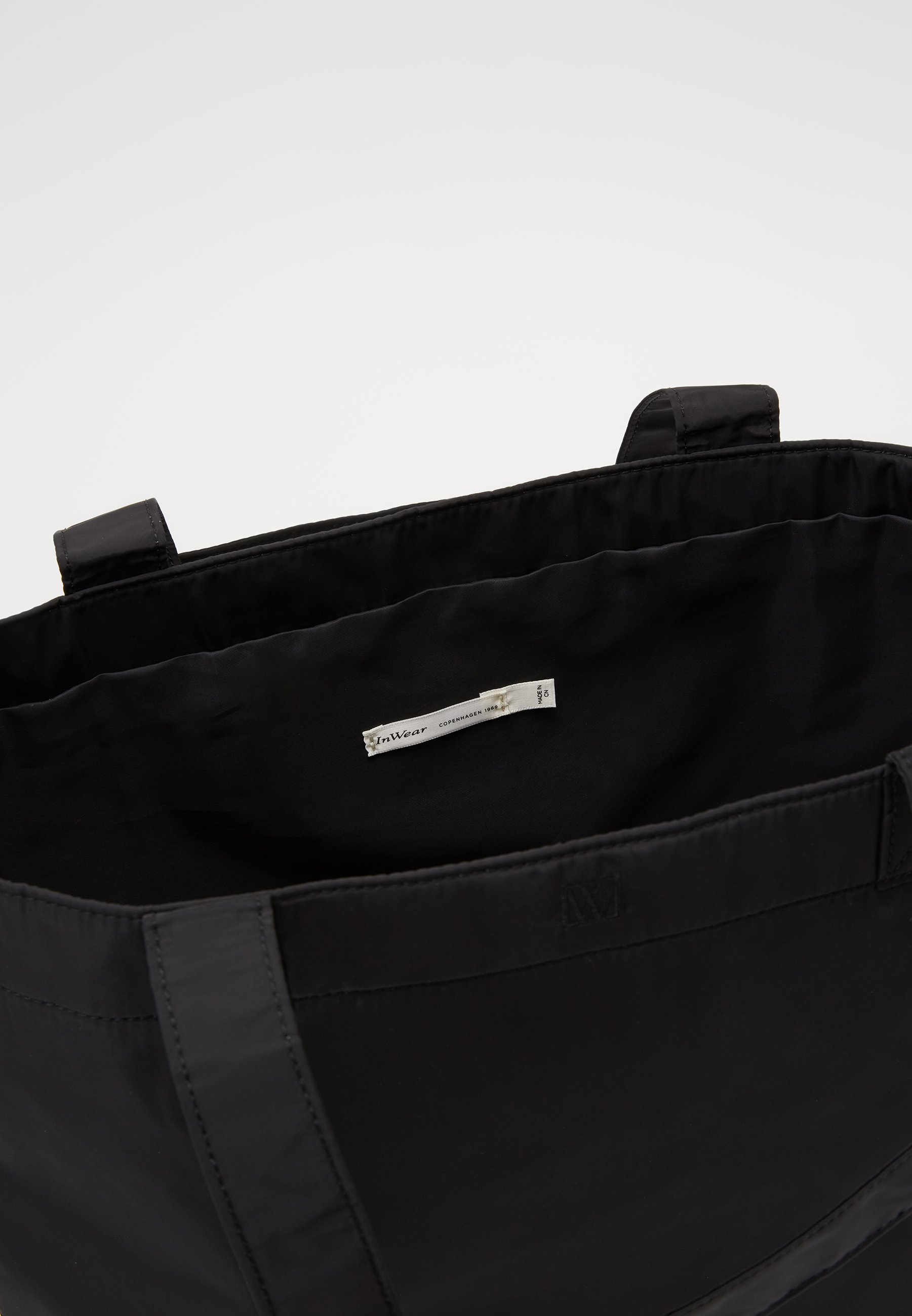 InWear TRAVEL TOTE BAG Shoppingveske black Zalando.no Black Travel Commuter Bag Tilbehør | InWear | Tote vesker