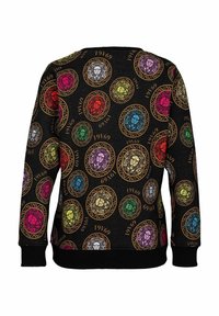 Sudadera negra con un patrón repetido de diseños circulares de leones en colores variados (rosa, verde, azul, púrpura, rojo, amarillo) con acentos dorados.