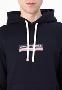 Tommy Hilfiger BOX HOODY - Sweatshirt - desert sky