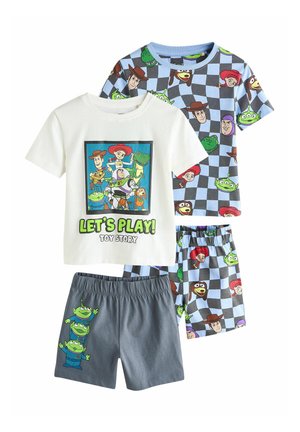 Zwei Sätze Kinderpyjamas im Toy Story-Design: eines mit weißem T-Shirt mit Hauptcharakteren und grauer Shorts mit grünen Aliens, das andere mit blau kariertem Muster.