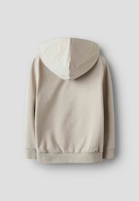 Felpa beige con cappuccio regolabile, polsini e orlo a costine, caratterizzata da una texture liscia e un design semplice.