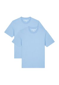 Helle blaue Baumwoll-T-Shirts mit Rundhalsausschnitt und kurzen Ärmeln. Zwei Shirts sind ausgestellt und zeichnen sich durch eine glatte Textur und ein minimalistisches Design aus.