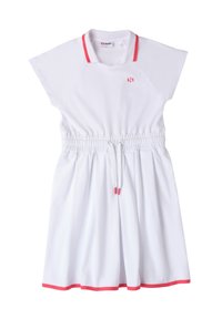 Vestido blanco de manga corta con cuello redondo, detalles en rosa en el cuello y el dobladillo, cintura elástica con cordón y textura de tela suave.