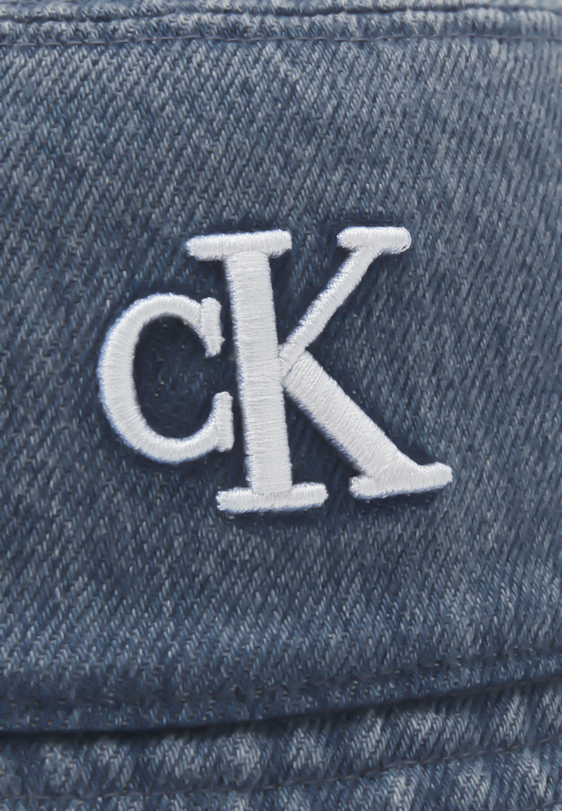 Calvin Klein Jeans BLOCK BUCKET HAT - Cappello - denim/blu