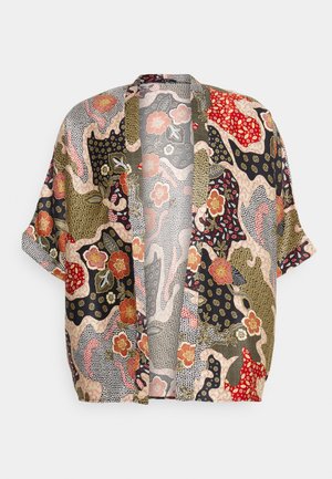 Kurzarm-Kimono-Jacke mit offenem Vorderteil und einem mehrfarbigen Blumen- und abstrakten Muster in Rot, Schwarz, Beige und Gold.