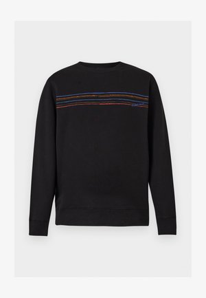 Svart crewneck-genser med lange ermer og fem horisontale sydd striper i blått, oransje og rødt over brystet.