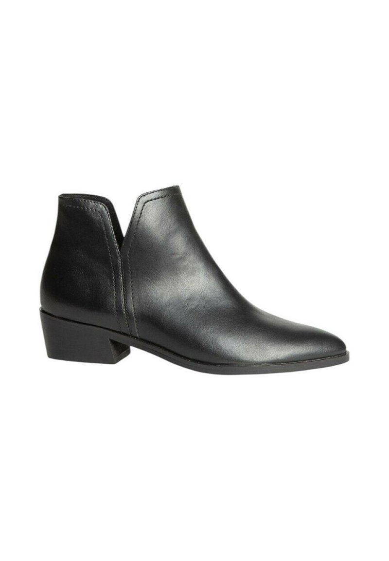 Botas de cuero negras hasta el tobillo con punta afilada y un tacón bajo en bloque. Presentan un diseño en corte en V en los lados y una textura lisa.