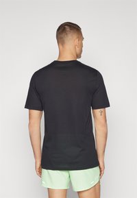 Nike Performance TEE RUN - Camiseta deportiva - black