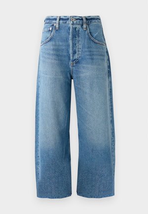 Light blue wide-leg jeans made of denim. Features a classic five-pocket design and a button closure at the waist. Frayed hem detail.