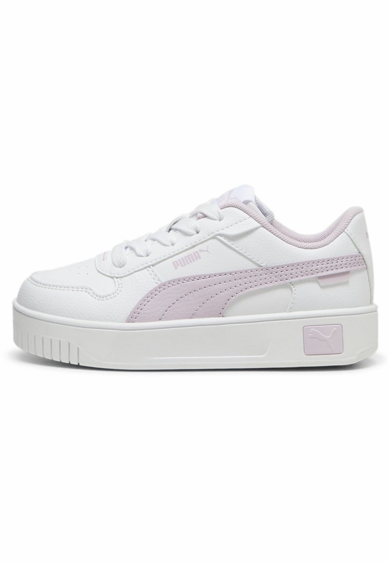 Valge sneakers lilla aktsentidega, valmistatud tekstureeritud sünteetilisest nahast. Omab pehmendatud krae, nööride sulgemist ja tasast kummist tallat.
