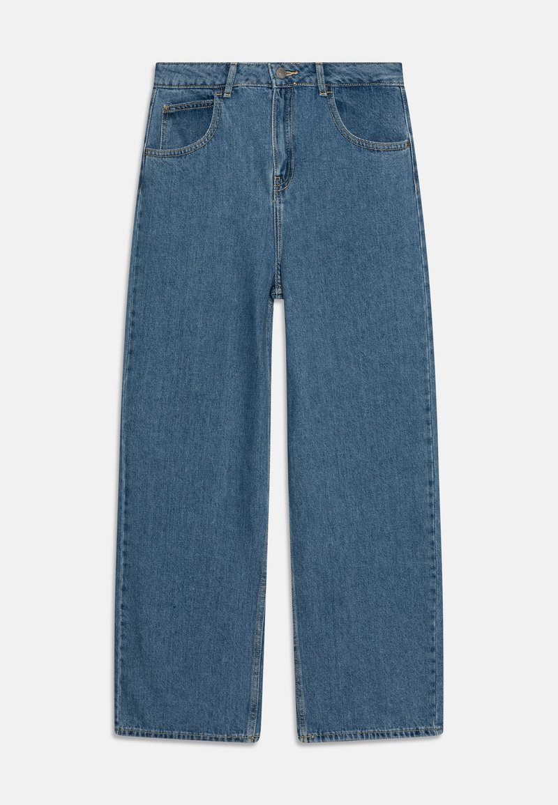 Jean en denim bleu à jambes larges, design classique à cinq poches et fermeture par boutons à la taille, posé à plat sur fond blanc.