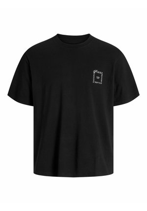 Črna bombažna majica s kratkimi rokavi, krožnim izrezom in majhnim belim grafičnim elementom na levi prsni strani, ki vsebuje stilizirano besedilo in oblikovalske elemente.