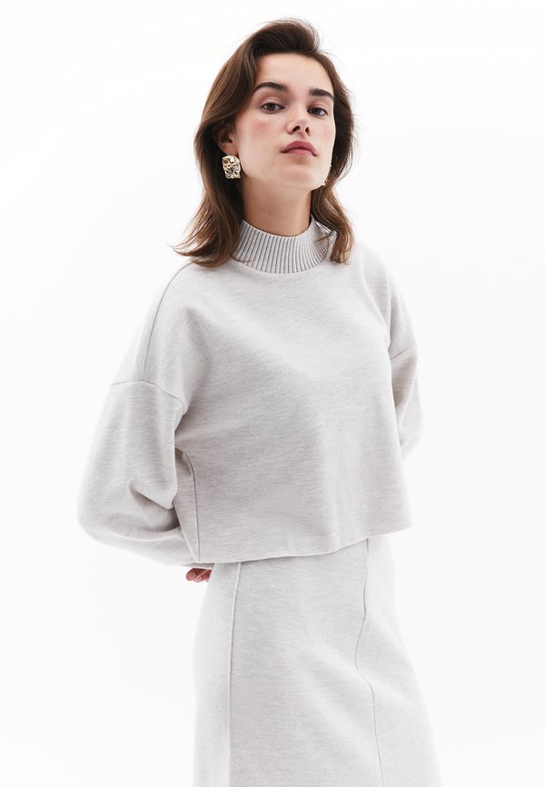 CROP  - Strickpullover - ancient scroll