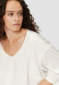 QS MIT V-AUSSCHNITT - Langarmshirt - ecru