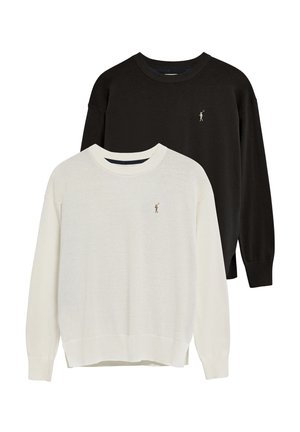 Zwei zusammen ausgestellte Pullover: einer in Creme, einer in Schwarz. Beide haben einen runden Ausschnitt, lange Ärmel und ein kleines gesticktes Logo auf der Brust.