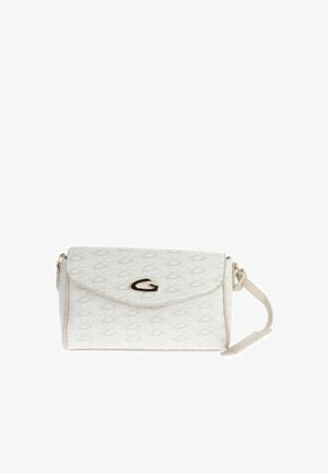 Bolso bandolera rectangular blanco con un sutil patrón repetitivo, cierre con solapa, logo negro "G" y correa ajustable sobre un fondo blanco.