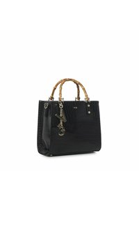 Borsa nera in pelle effetto coccodrillo con manici in bambù e dettagli in oro. Caratterizzata da un ciondolo con lettere, design rettangolare e finitura testurizzata.