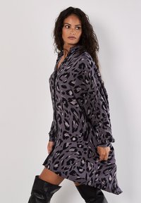 Apricot CHEETAH OVERSIZED  - Vestido camisero - grey