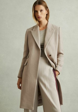 Klassikaline mantel - stone