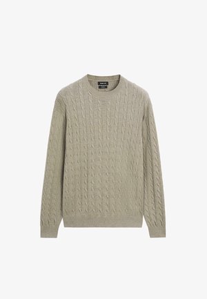 Světlé zelený pletený svetr s copánkovým vzorem, dlouhými rukávy, kulatým výstřihem a žebrovanými manžetami a lemem. Měkká textura a rovnoměrné stehy.