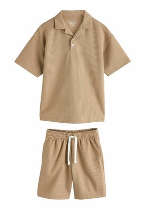 Next REGULAR FIT - SHORT SLEEVE TEXTURED POLO SHIRT AND SHORTS SET . - Shorts - tan brown