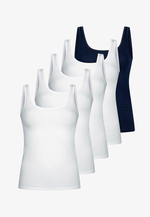 Vijf mouwloze tanktops op een rij, drie witte vooraan en twee marineblauwe achteraan. Geen mensen zichtbaar.