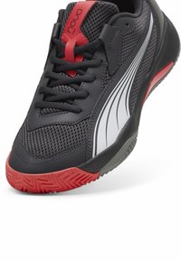 Puma NOVA COURT UNISEX - Zapatillas running asfalto - flat dark gray  black flat medium gray active red