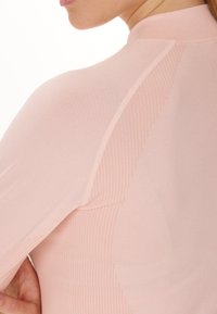 Endurance HALEN SEAMLESS  - Langærmet T-shirt - peach whip