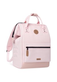 Roze canvas rugzak met een gestructureerd ontwerp, voorzien van een voorzak met rits, dubbele handvatten en een gladde, beige bodemaccent.