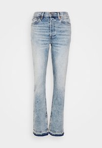 Jean denim bleu clair taille haute avec une légère flare et des détails d'ourlet brut en bas.