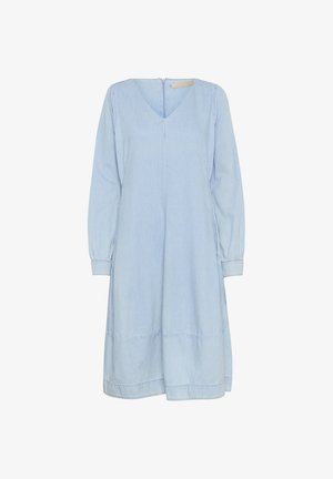 Világoskék farmerruha V-nyakkivágással, hosszú ujjal és laza szabással. Finom varrási részletek és térd alatti szegés jellemzi.