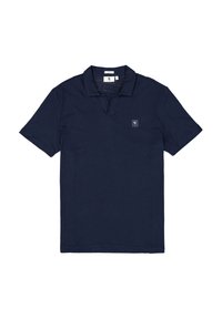 Marineblauwe katoenen polo met een klassieke kraag, korte mouwen en een kleine logopatch op de linkerborst. Soepele textuur, eenvoudig ontwerp.