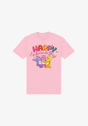 Lyserød kortærmet t-shirt med farverige tegneserie-bjørne og teksten "GLAD VALENTINES DAG!" i fed og legende skrifttype.