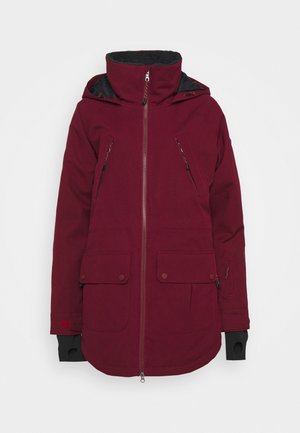 Veste d'hiver bordeaux à capuche avec fermeture éclair à l'avant, deux poches poitrine zippées, deux poches basses à boutons et doublure intérieure noire avec trous pour les pouces.