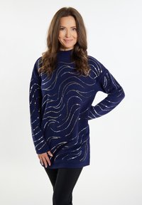 Marineblauer Pullover mit lässiger Passform, der mit strukturierten, wellenförmigen Silber- und Goldmustern verziert ist. Aus weichem Strickmaterial mit langen Ärmeln.