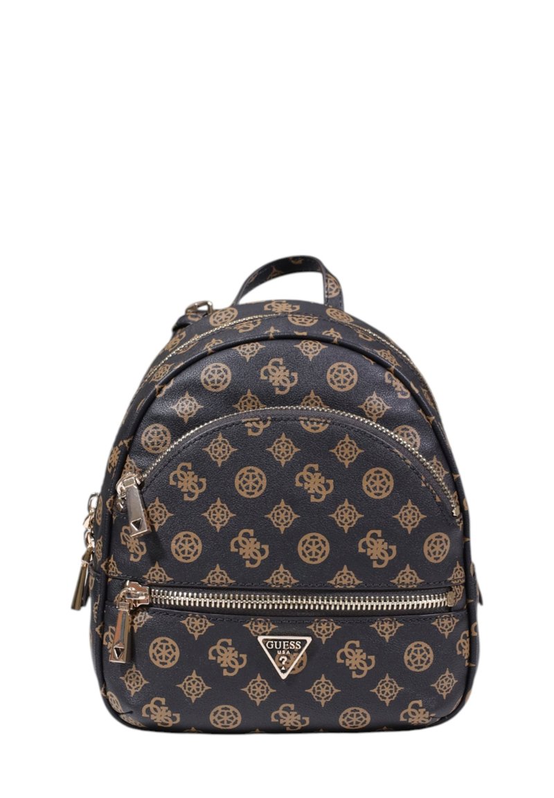 Mochila de cuero sintético negro con patrones de logo dorados, compartimentos con doble cremallera, asa superior y correas de hombro ajustables.