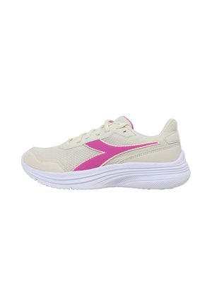 Scarpa da corsa color crema con striscia laterale rosa, suola spessa bianca e design con lacci, mostrata di profilo verso sinistra.