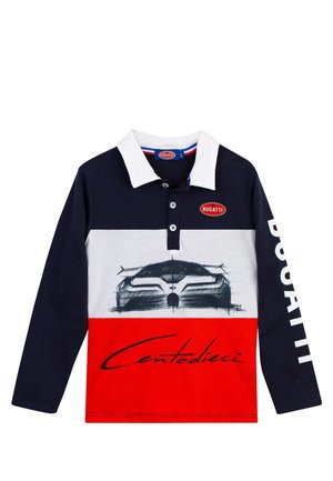 Langärmeliges Polohemd mit weißem Kragen, marineblauem Oberteil, weißem Mittelteil mit Autoskizze, rotem Unterteil mit "Centodieci"-Schriftzug und "Bugatti"-Markenlogo.