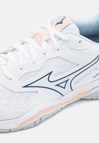 Mizuno WAVE PHANTOM 3 biały